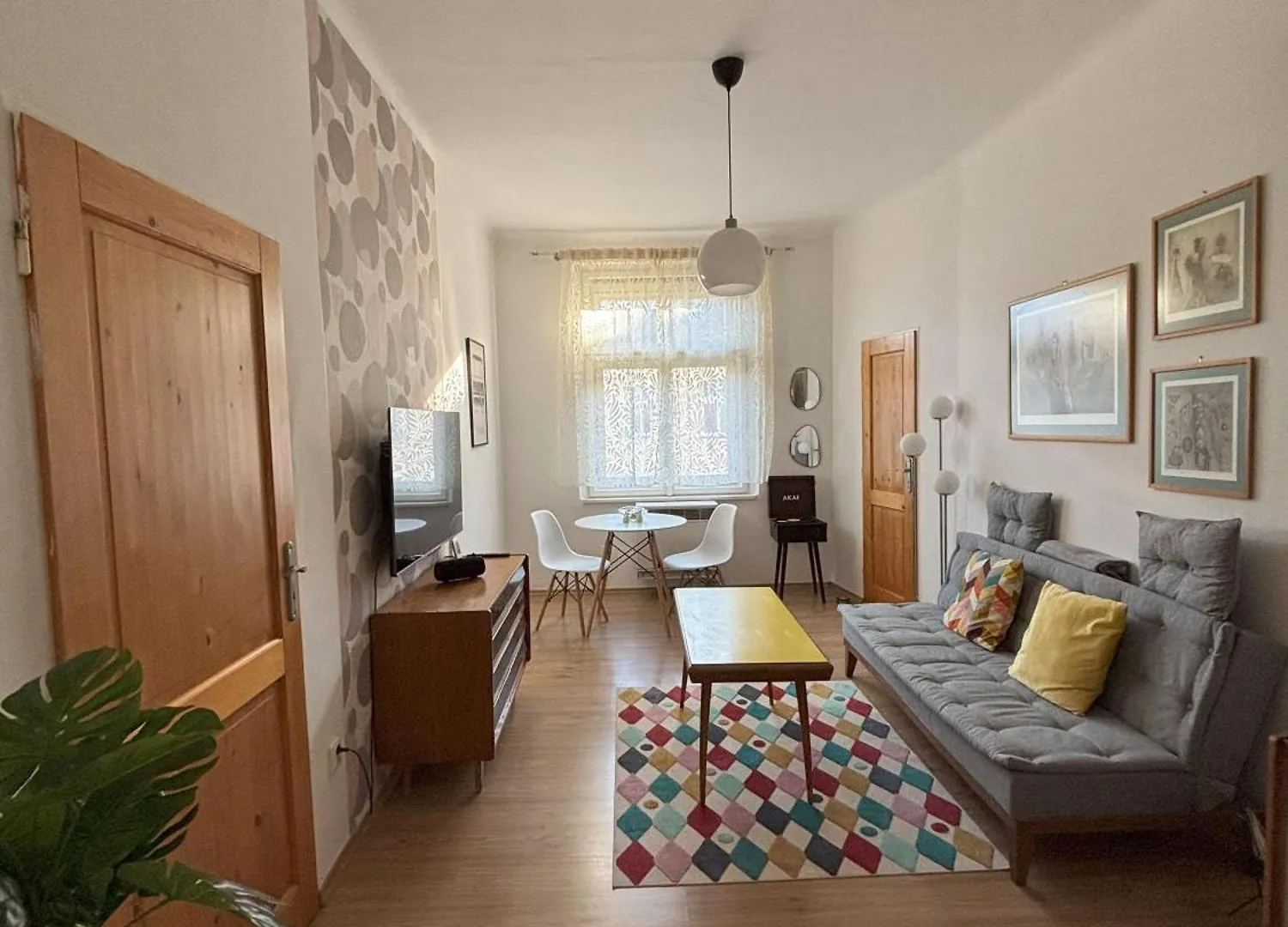 Vintage Brussels Style On Prague 4 Apartman